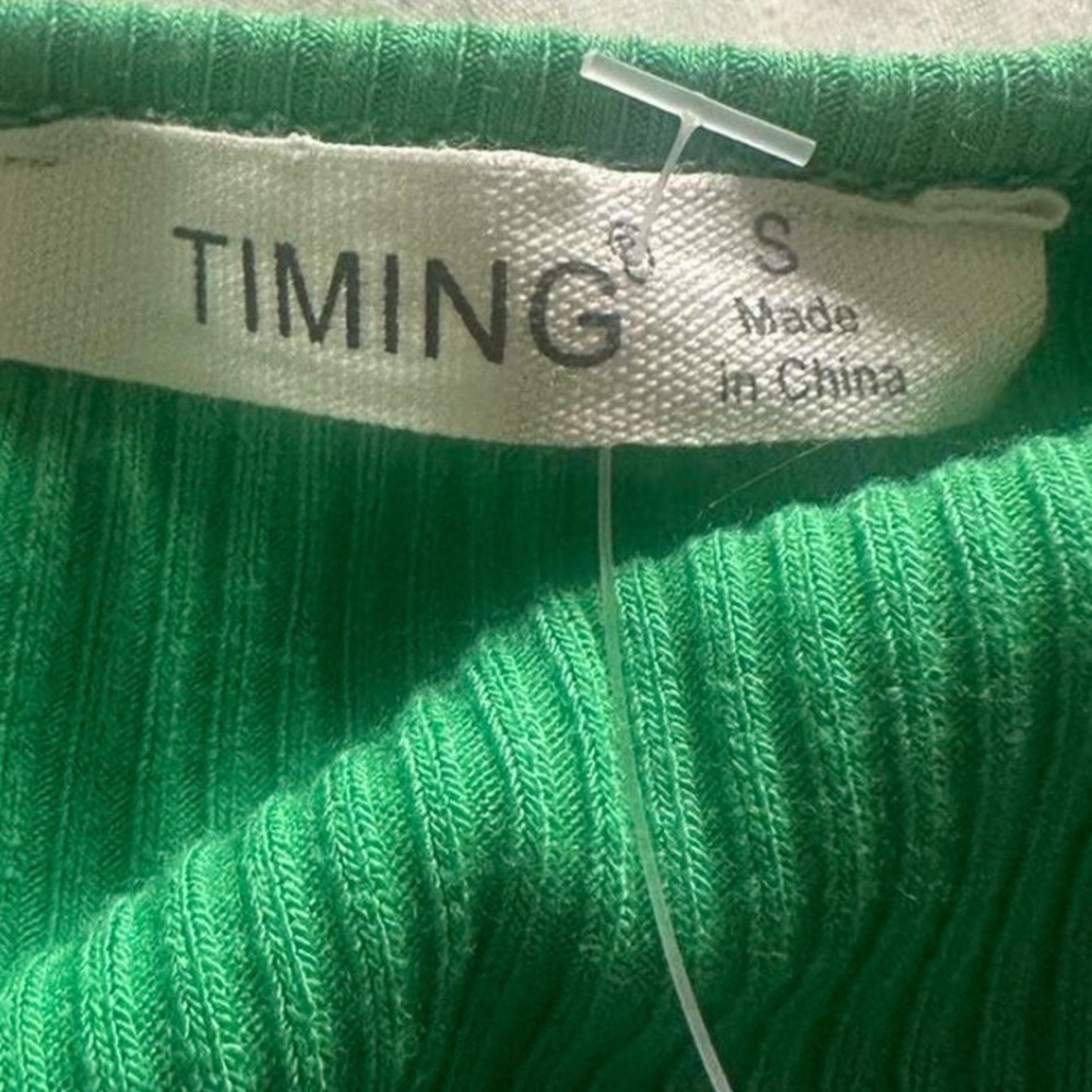 Timing Green Ribbed Button-Up Crop Top - Picture 4 of 4